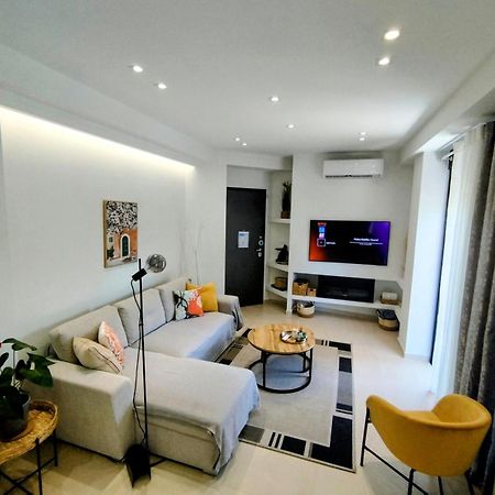 Floral Home 1 - Ground Floor Apt With Courtyard And Private Parking! เอเธนส์ ภายนอก รูปภาพ