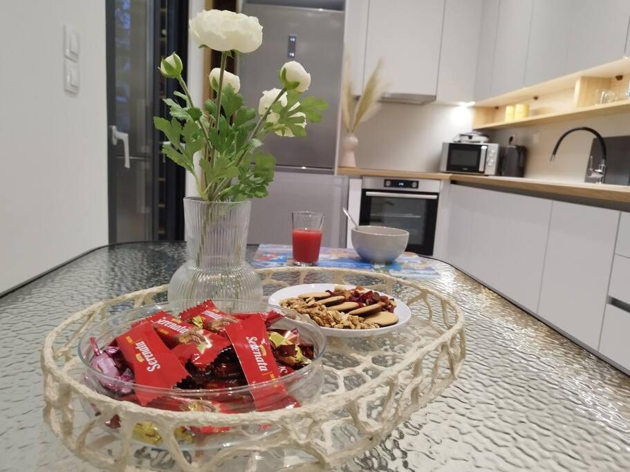 Floral Home 1 - Ground Floor Apt With Courtyard And Private Parking! เอเธนส์ ภายนอก รูปภาพ