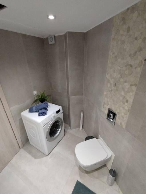 Floral Home 1 - Ground Floor Apt With Courtyard And Private Parking! เอเธนส์ ภายนอก รูปภาพ