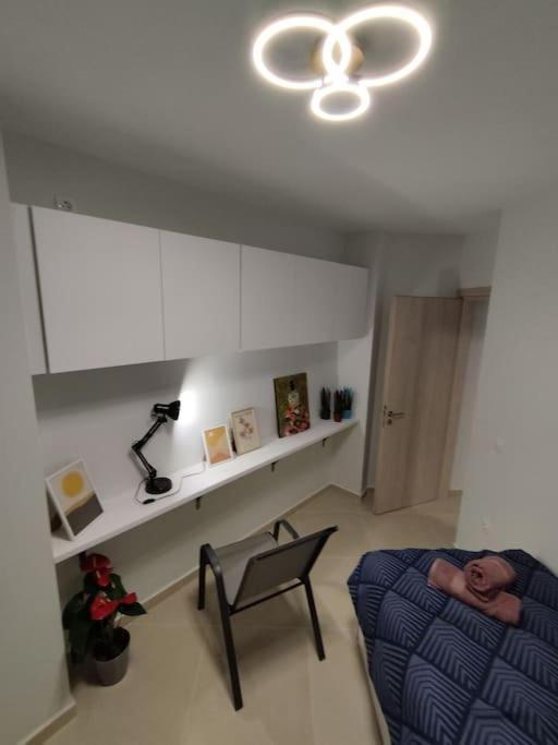 Floral Home 1 - Ground Floor Apt With Courtyard And Private Parking! เอเธนส์ ภายนอก รูปภาพ
