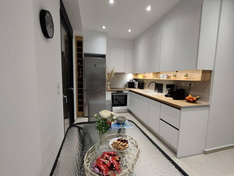 Floral Home 1 - Ground Floor Apt With Courtyard And Private Parking! เอเธนส์ ภายนอก รูปภาพ