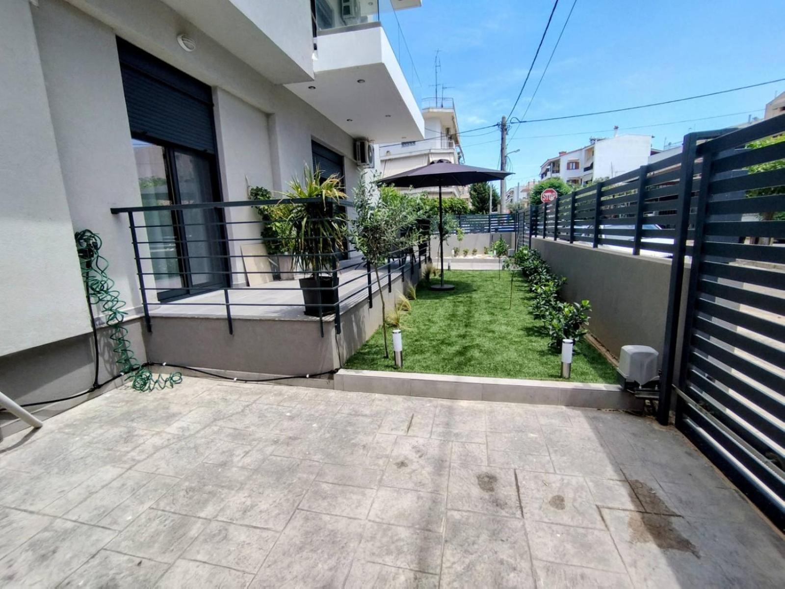 Floral Home 1 - Ground Floor Apt With Courtyard And Private Parking! เอเธนส์ ภายนอก รูปภาพ
