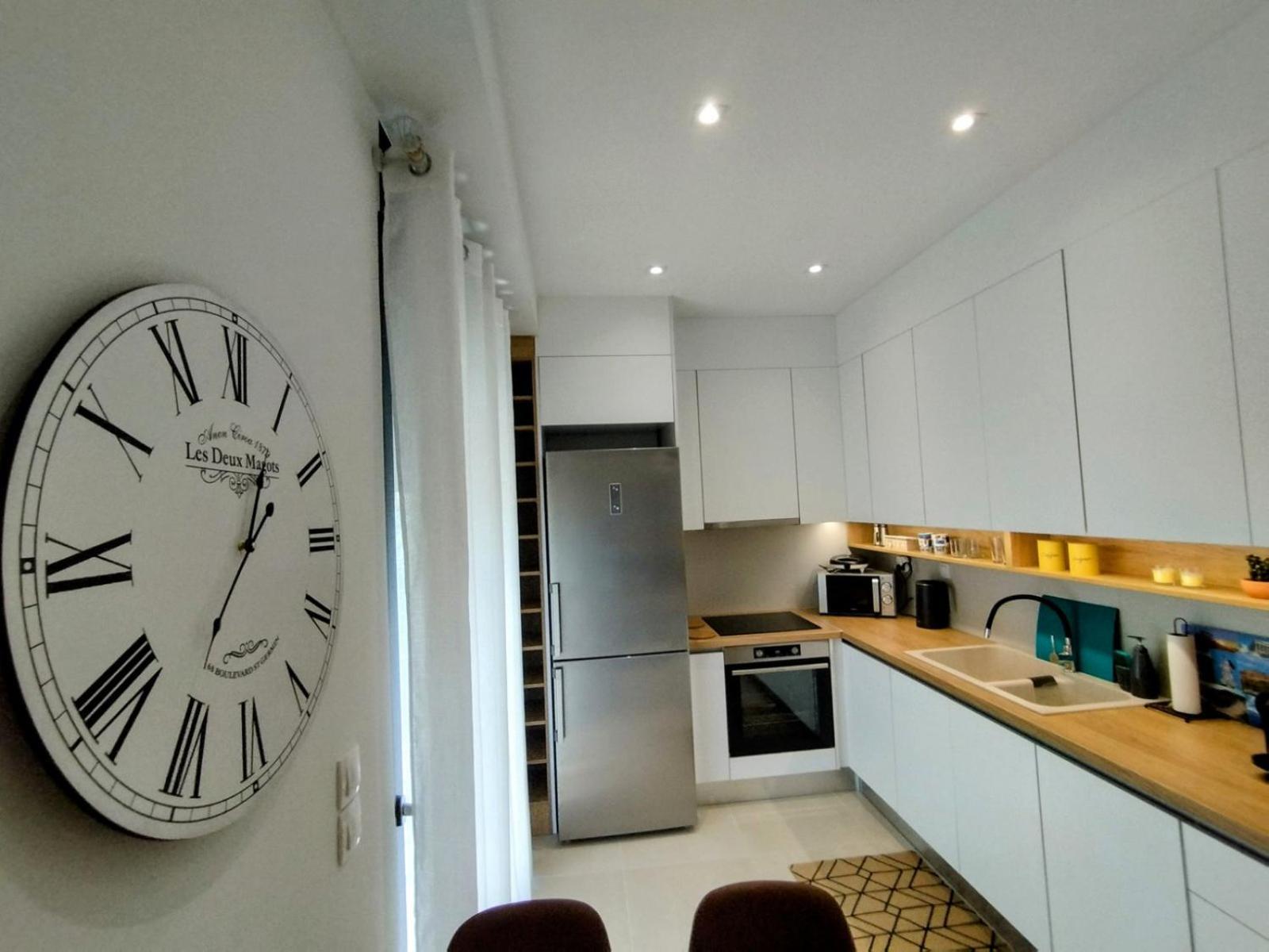 Floral Home 1 - Ground Floor Apt With Courtyard And Private Parking! เอเธนส์ ภายนอก รูปภาพ