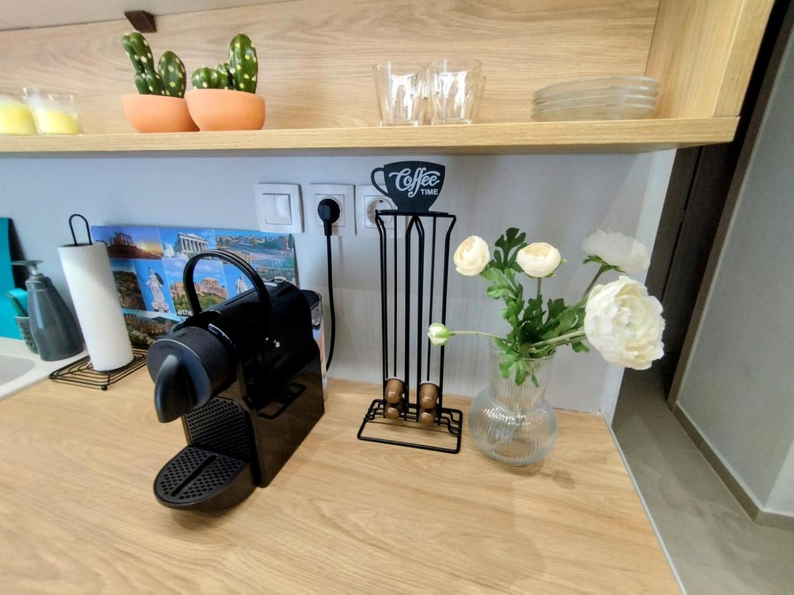 Floral Home 1 - Ground Floor Apt With Courtyard And Private Parking! เอเธนส์ ภายนอก รูปภาพ