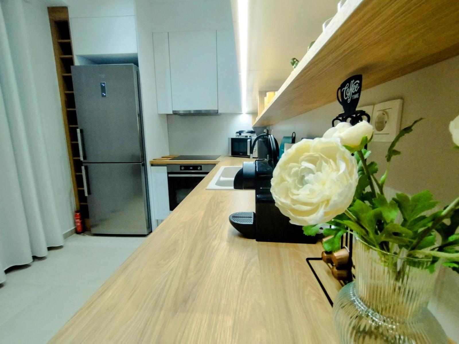 Floral Home 1 - Ground Floor Apt With Courtyard And Private Parking! เอเธนส์ ภายนอก รูปภาพ