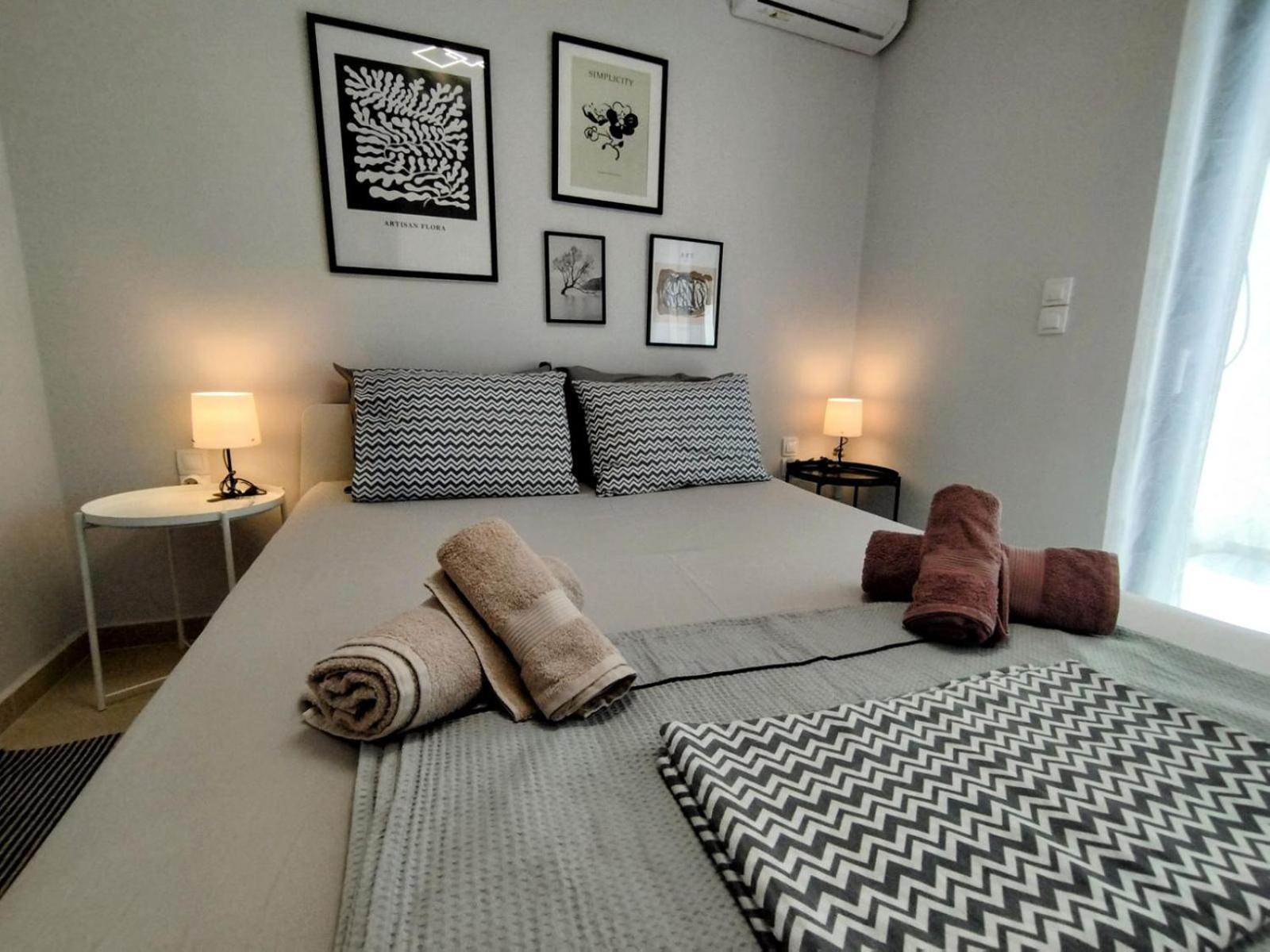 Floral Home 1 - Ground Floor Apt With Courtyard And Private Parking! เอเธนส์ ภายนอก รูปภาพ