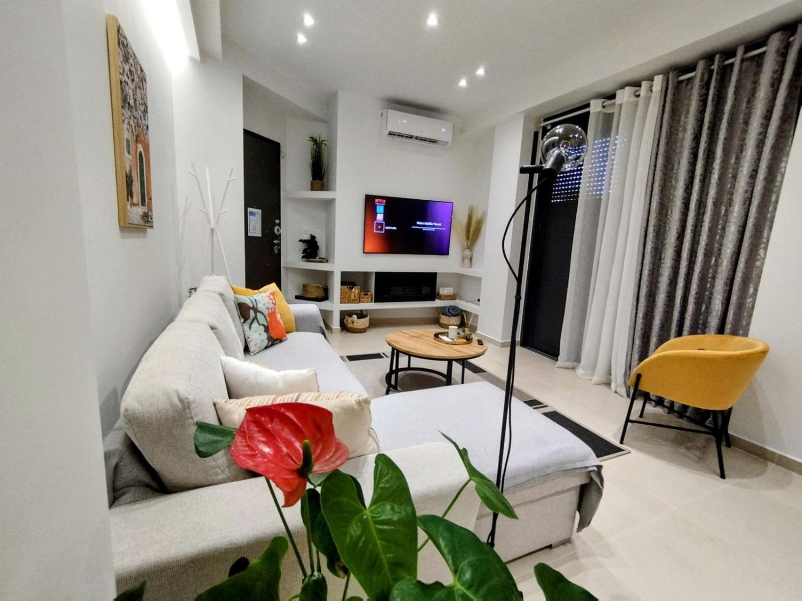Floral Home 1 - Ground Floor Apt With Courtyard And Private Parking! เอเธนส์ ภายนอก รูปภาพ
