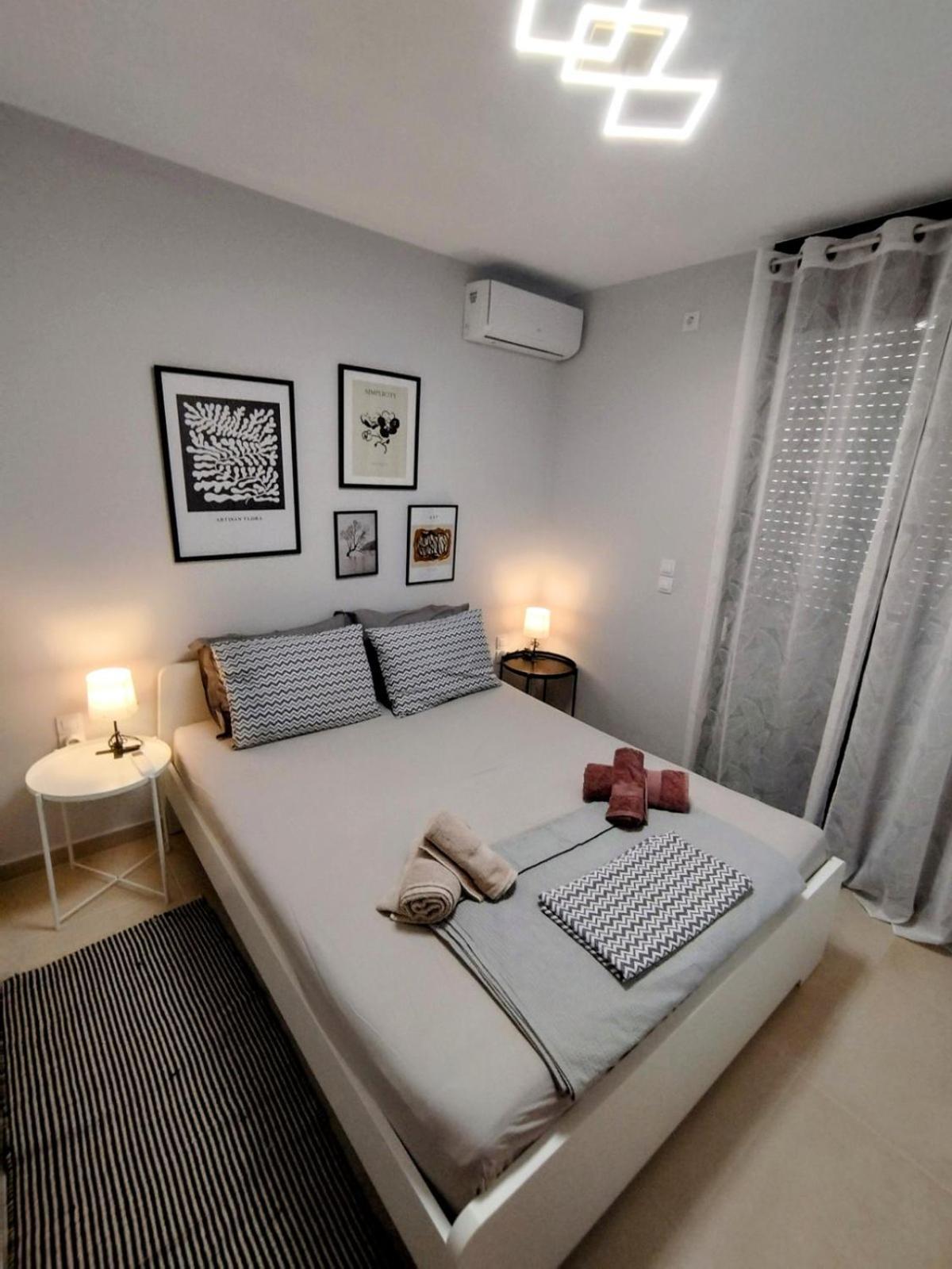 Floral Home 1 - Ground Floor Apt With Courtyard And Private Parking! เอเธนส์ ภายนอก รูปภาพ