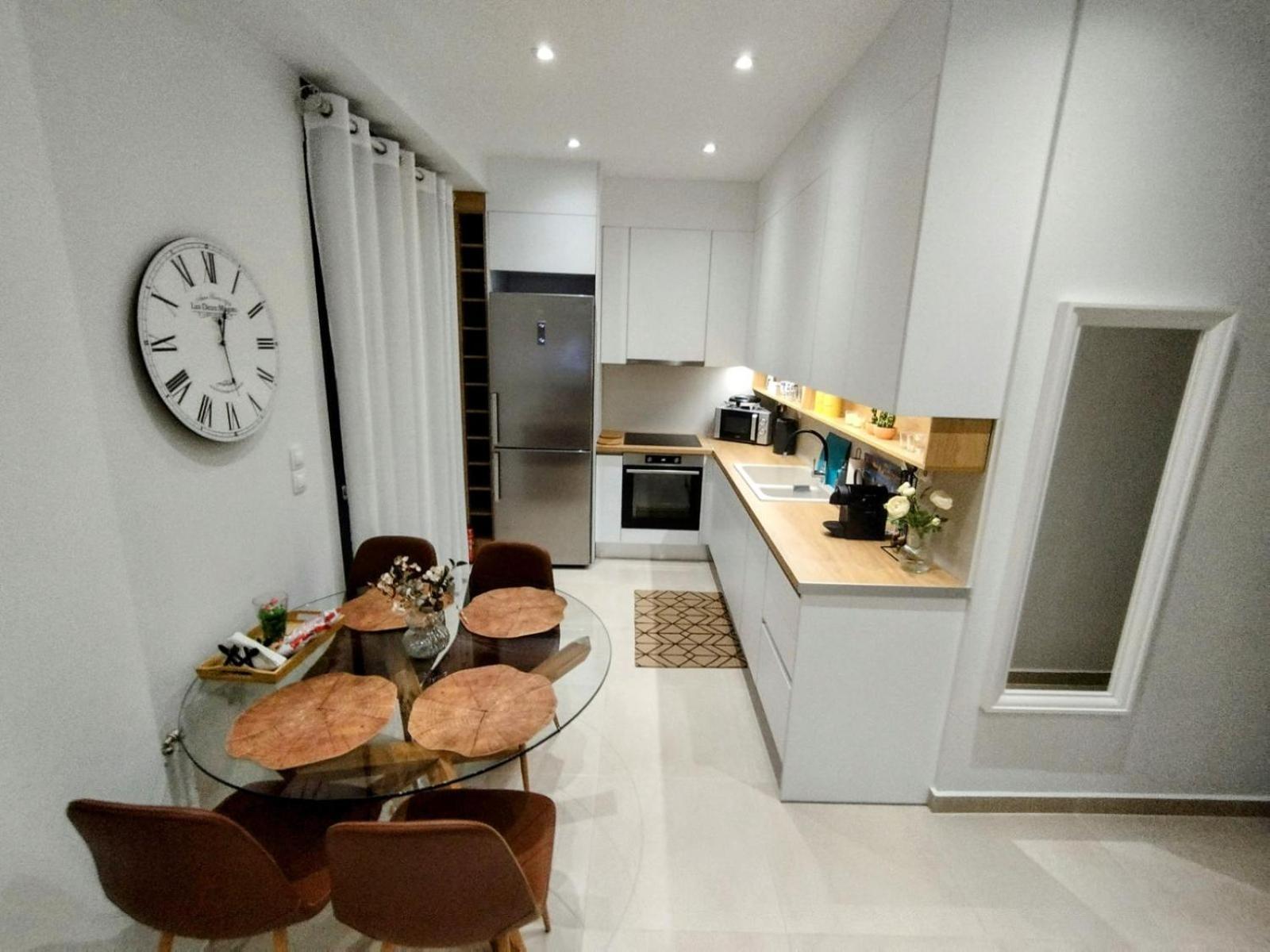 Floral Home 1 - Ground Floor Apt With Courtyard And Private Parking! เอเธนส์ ภายนอก รูปภาพ
